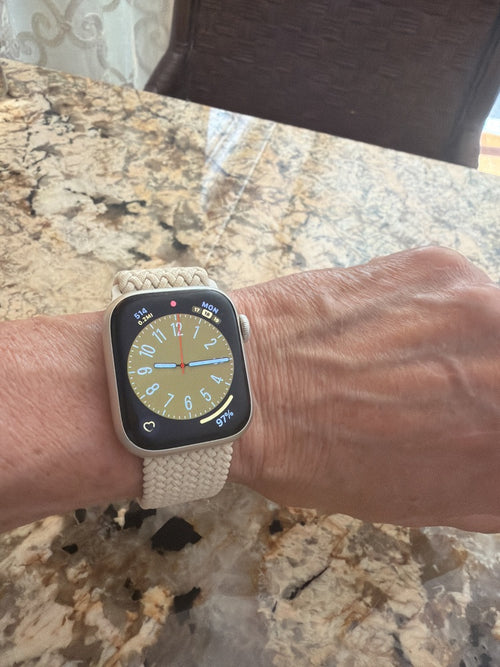 Customer wearing Coobry Loop Band